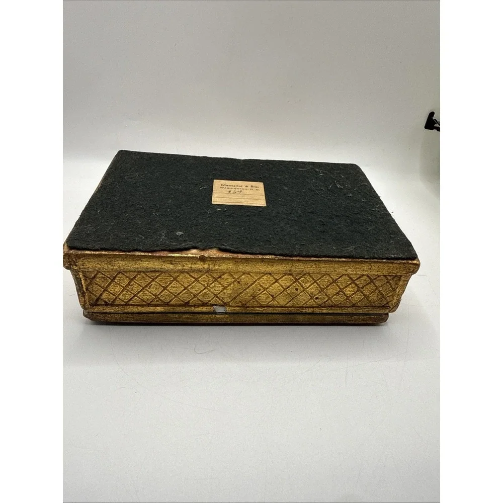 Vintage Italian Florentine Jewelry Box Gold Gilt Romantic Scene, Porcelain 6.5